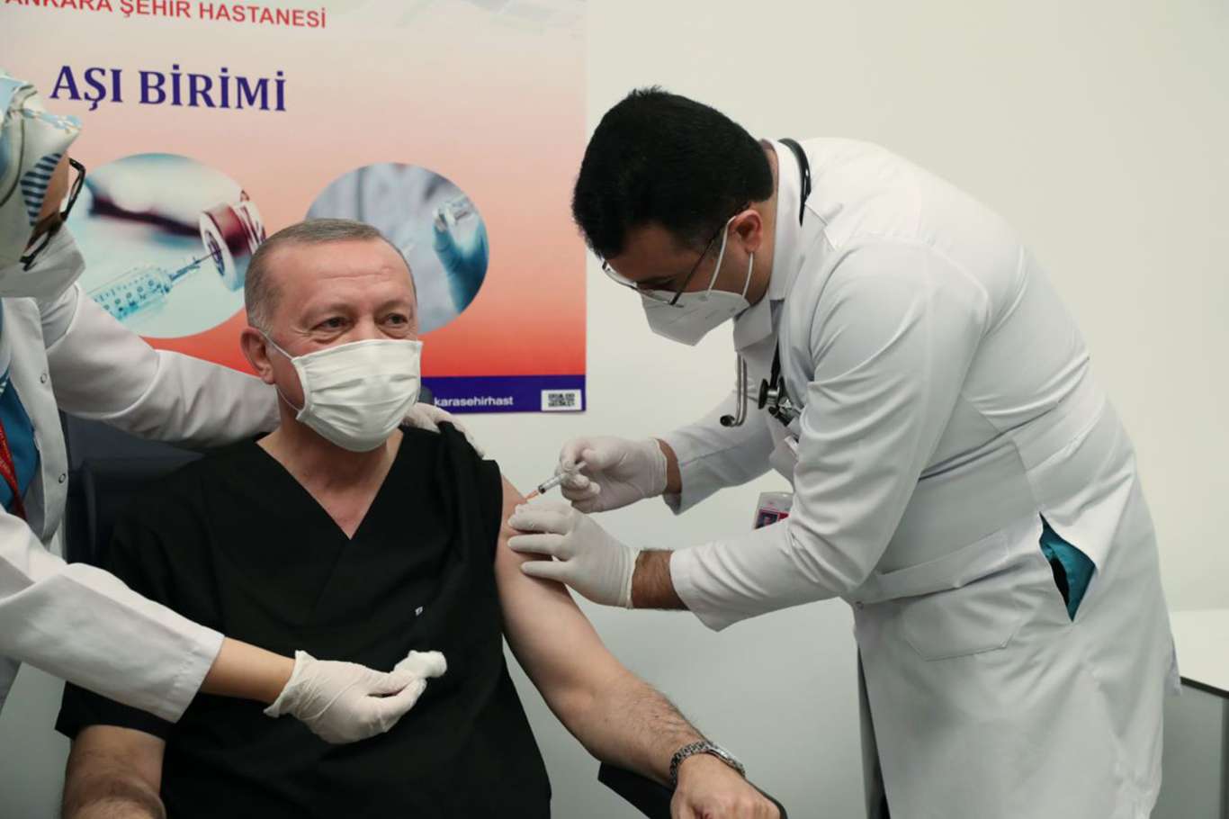 Cumhurbaşkanı Erdoğan Covid-19 aşısını yaptırdı